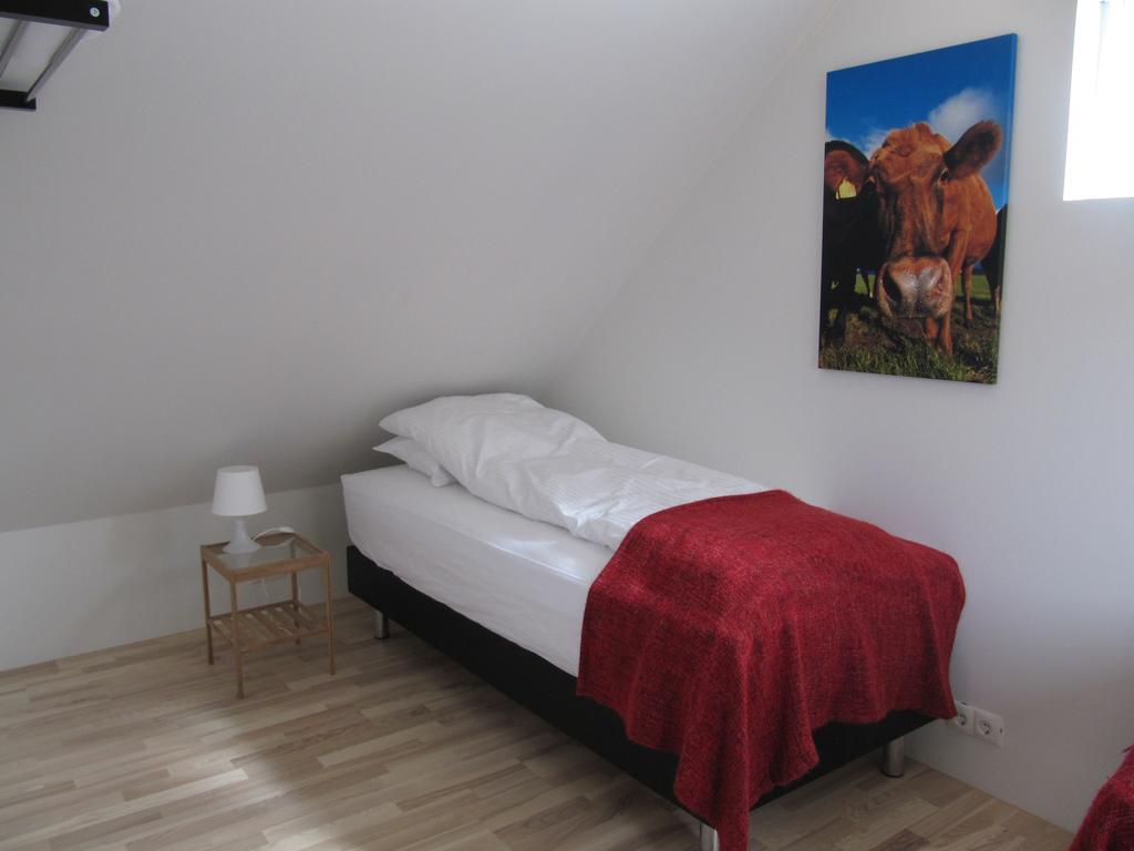 Grand-Inn Bar And Bed Saudarkrokur Quarto foto